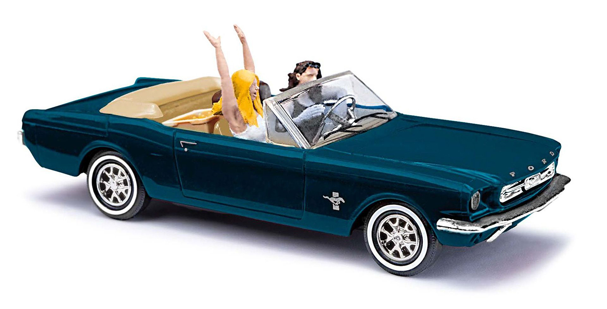 Busch 47528: Ford Mustang Cabrio с женщинами-водителями