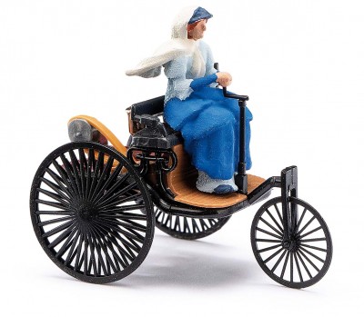 Busch 40007: Benz Patent Motor Car with Bertha Benz