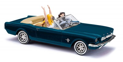 Busch 47528: Ford Mustang Cabrio с женщинами-водителями