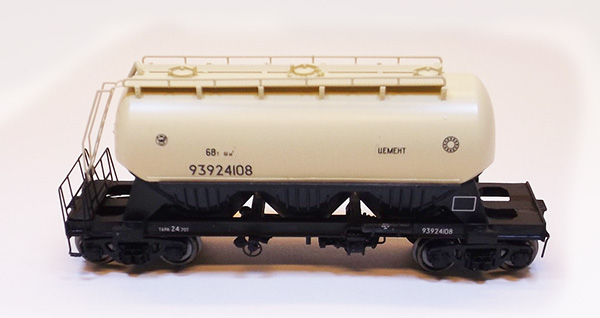 Modela 87027-11: Cement hopper car Typ 15-854