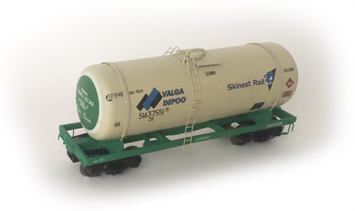 Modela 87090-01: Tank car 15-9735 'Benzin' EVR