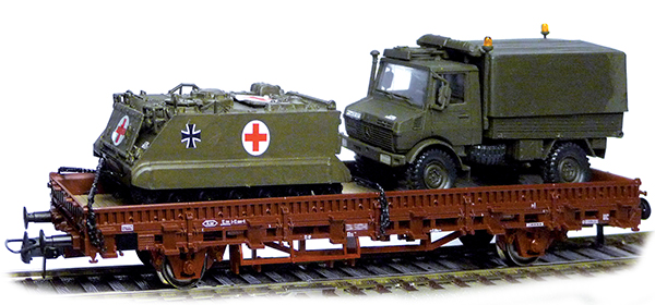 Roco 66492: Stake Wagon Kbs 443 with M113 and U 1300L