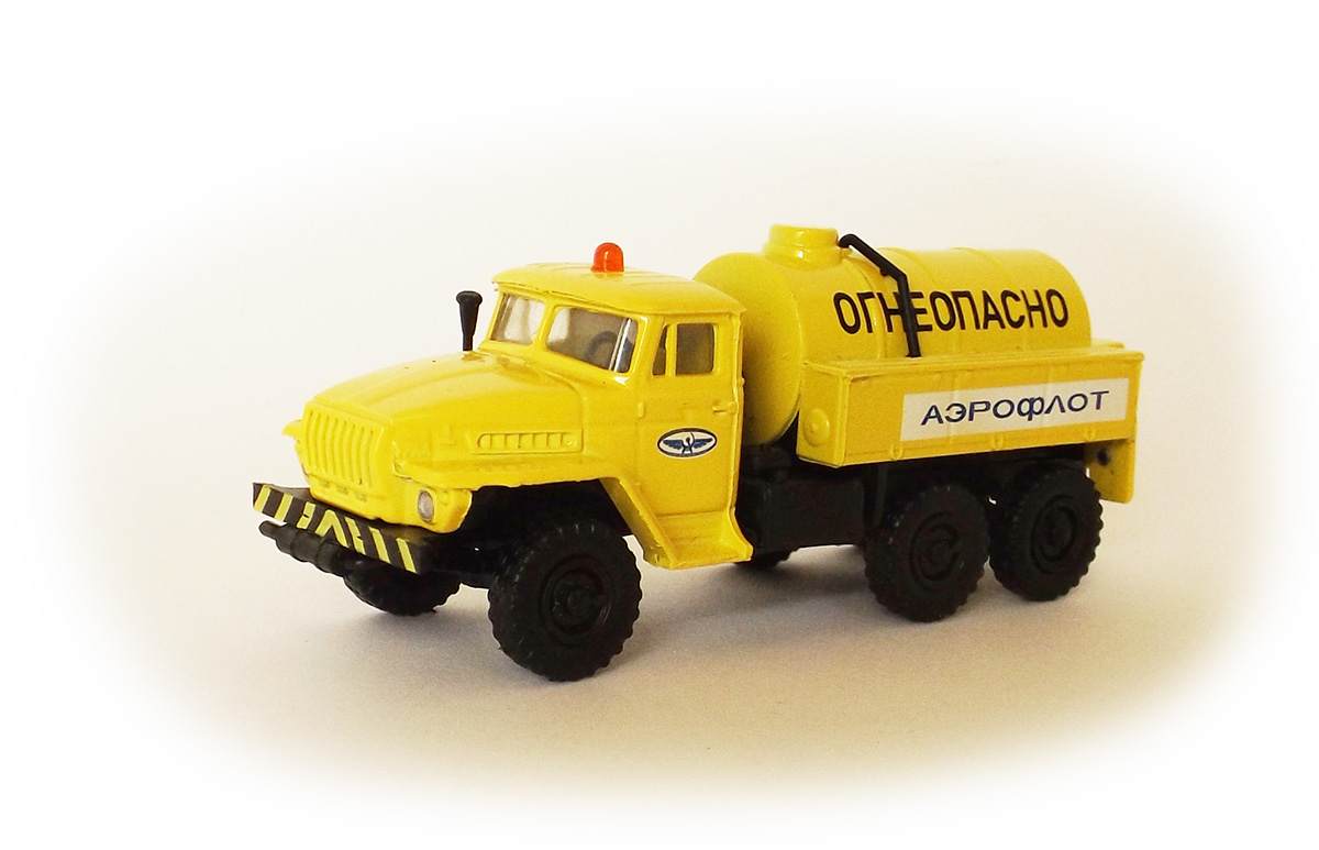 UkrAuto 300221: Ural tanktruck Aeroflot